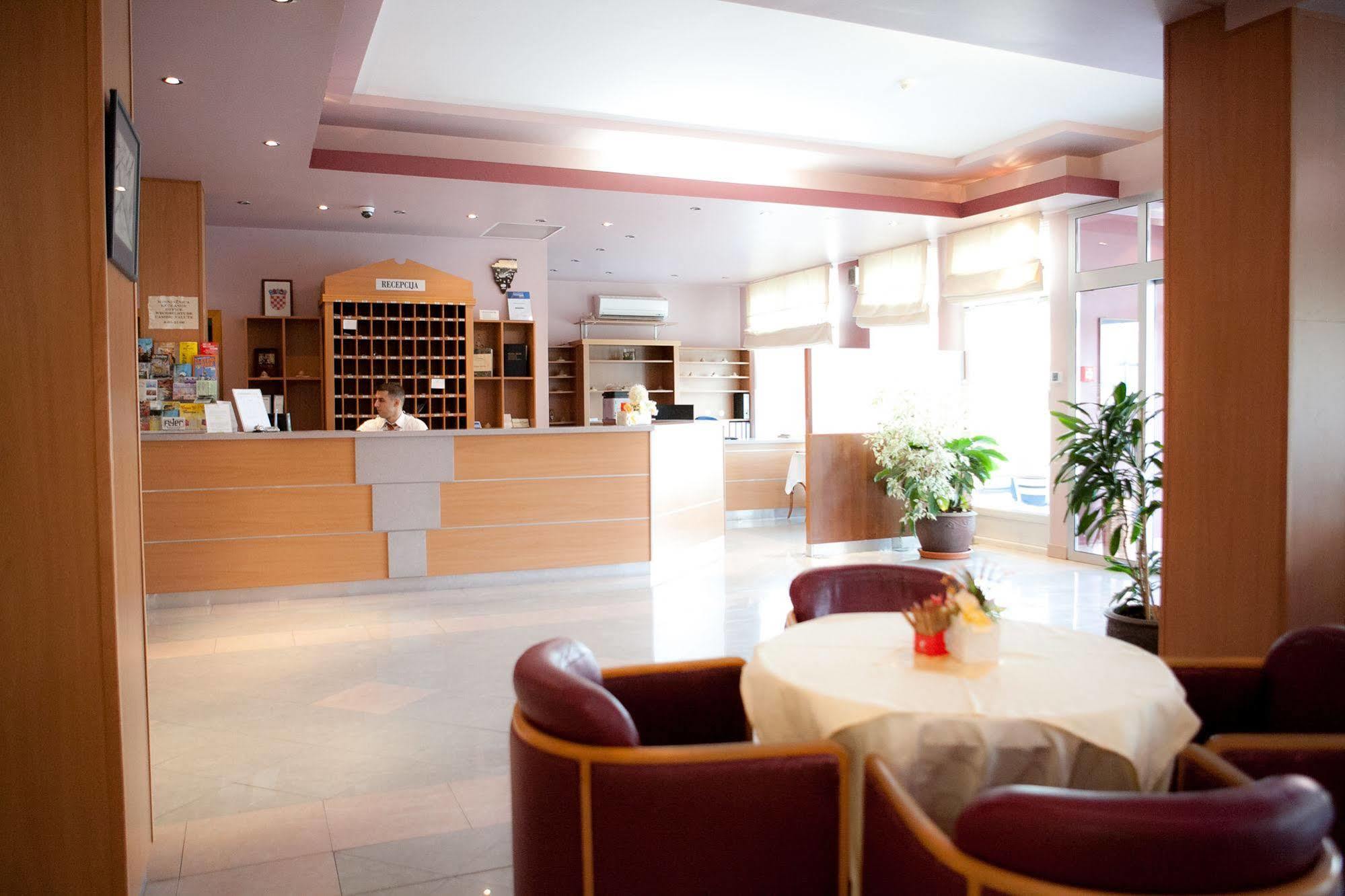 Hotel Arcus Residence Медулин Екстер'єр фото